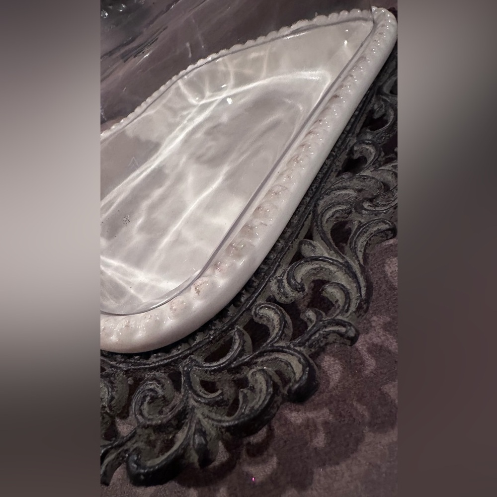 GG Collection Large Acanthus Leaf Butter Dish - Picture 6 of 7